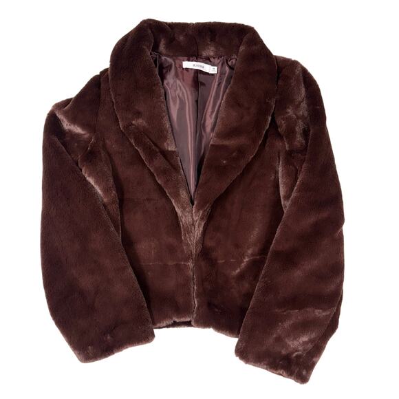 JustFab Faux Fur Coat Jacket Brown Size M Cropped Lined Soft Cozy NWT - Picture 1 of 8